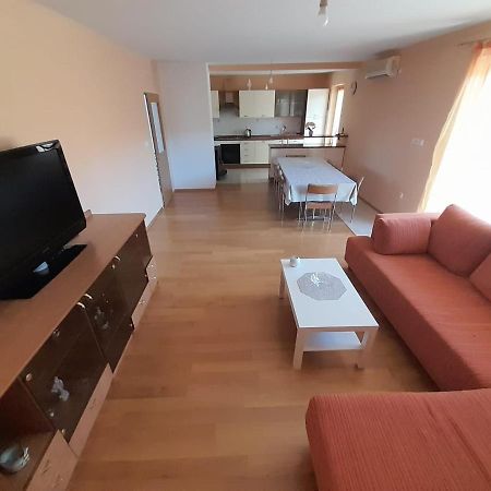 Holiday Home Anita Unesic エクステリア 写真