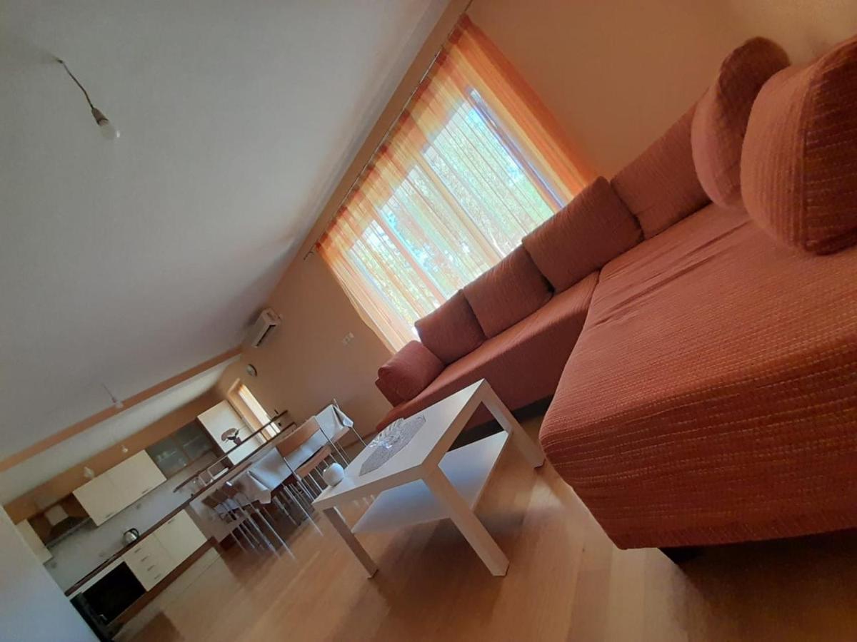 Holiday Home Anita Unesic エクステリア 写真