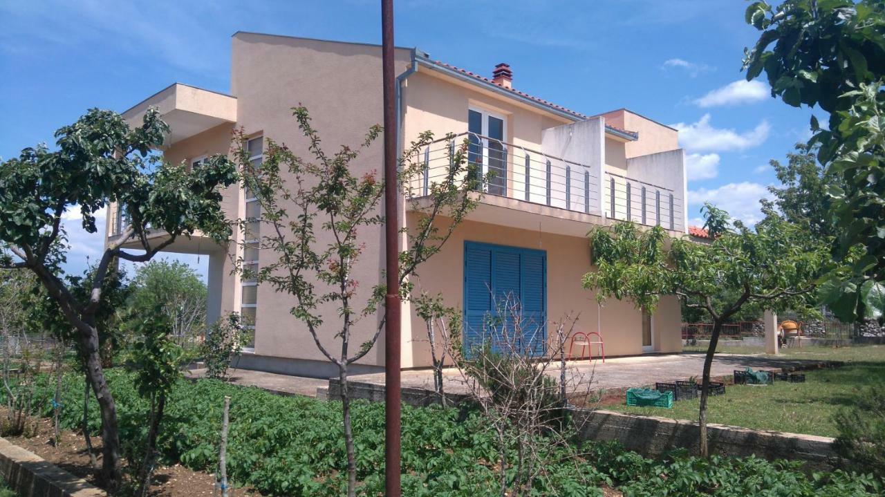 Holiday Home Anita Unesic エクステリア 写真
